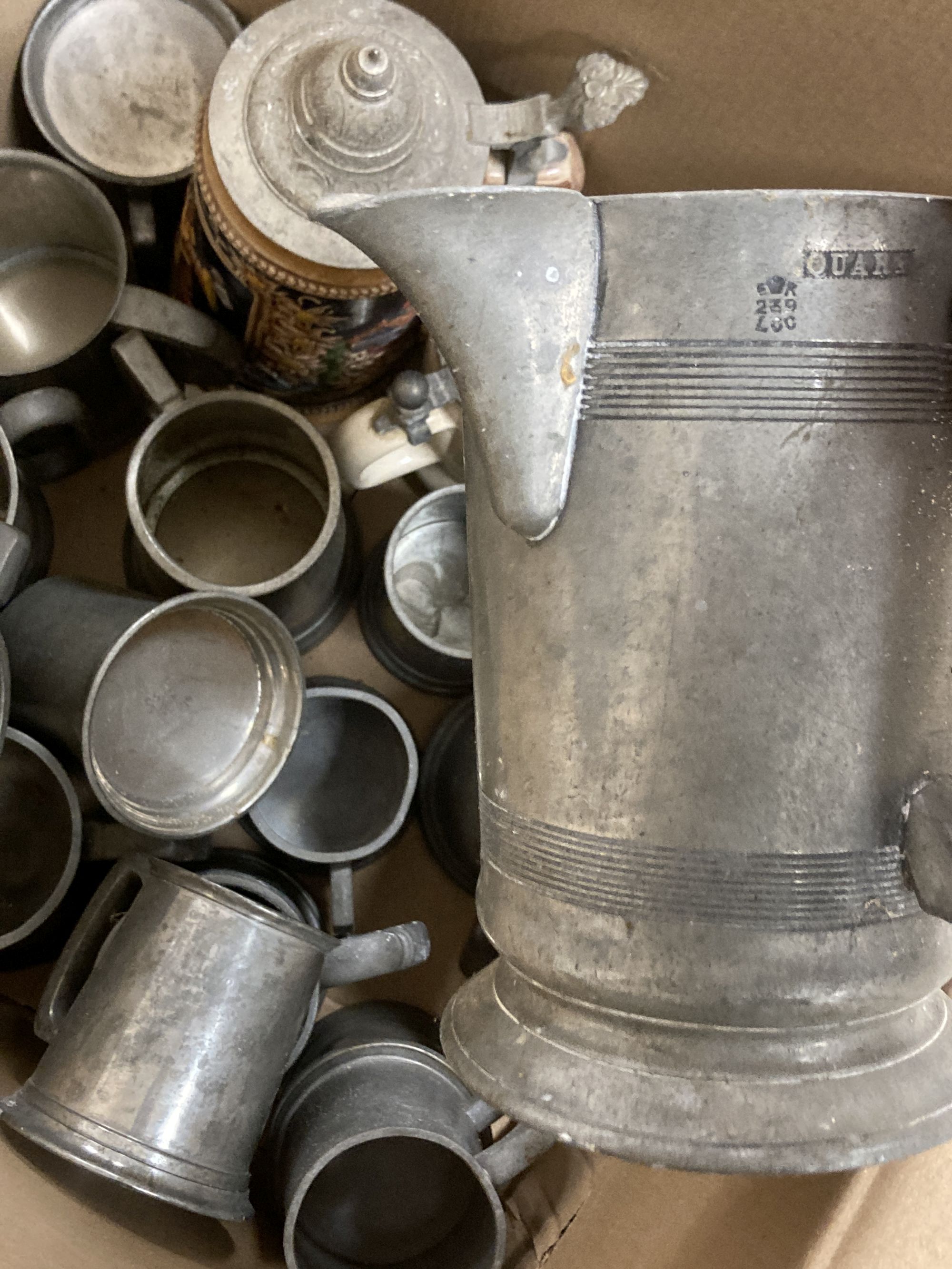 A collection Victorian and later pewter tankards, etc.